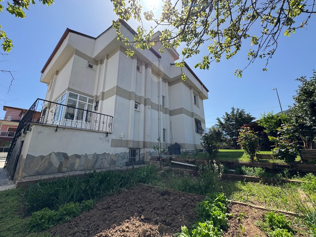 Servergazi'de 510 m² Köşe Parsel İçinde 2 Katlı Müstakil Bahçeli Daire - 40