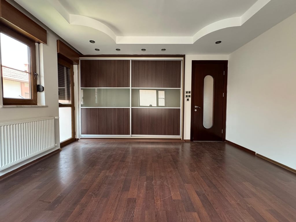 Takasa Açık! Bağbaşı'nda Site İçi 500m² Kapalı Alan Fırsat Villa - 16
