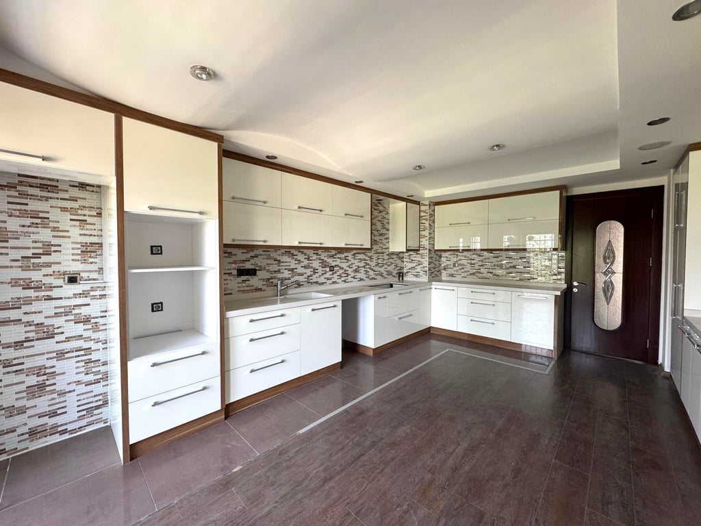 Takasa Açık! Bağbaşı'nda Site İçi 500m² Kapalı Alan Fırsat Villa - 6