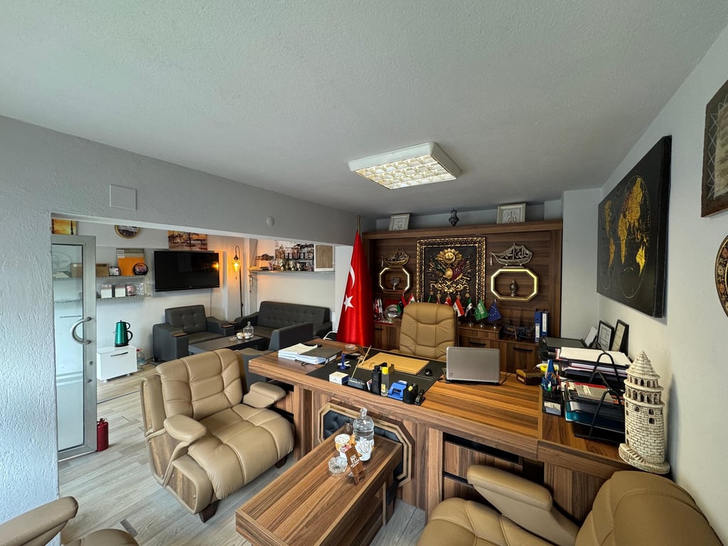 Saraylar'da Tabela Değeri Yüksek 50 m² Eşyalı Satılık Ofis