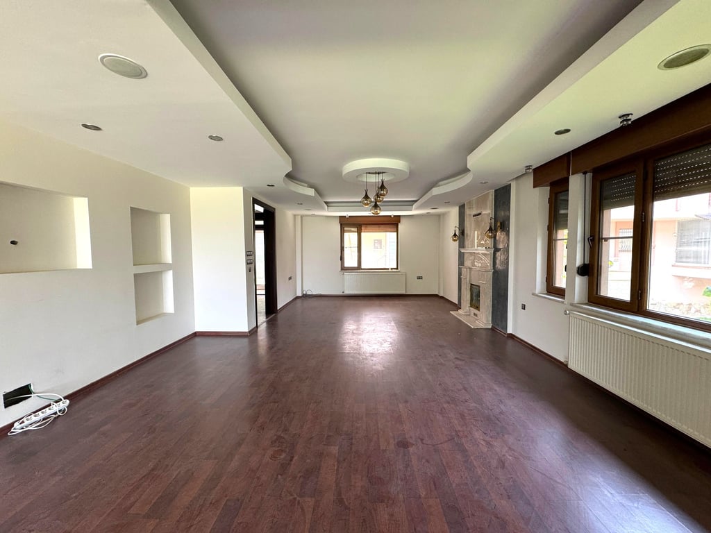 Takasa Açık! Bağbaşı'nda Site İçi 500m² Kapalı Alan Fırsat Villa - 10