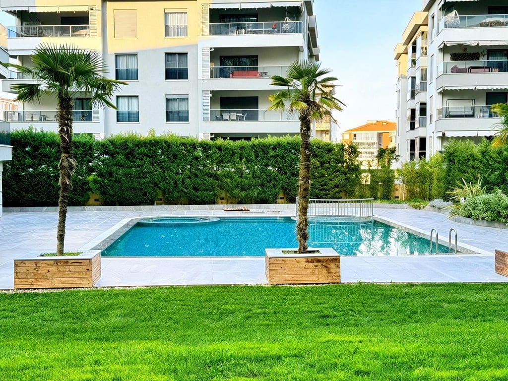 SELÇUKBEY'DE 3+1 / 175 m² HAVUZ CEPHELİ ARA KAT MASRAFSIZ LÜKS DAİRE