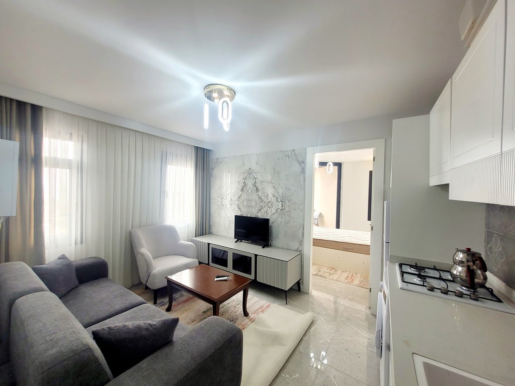 Saraylar'da 1+1 / 35 m² Ara Kat Full Sıfır Eşyalı Lüks Apart