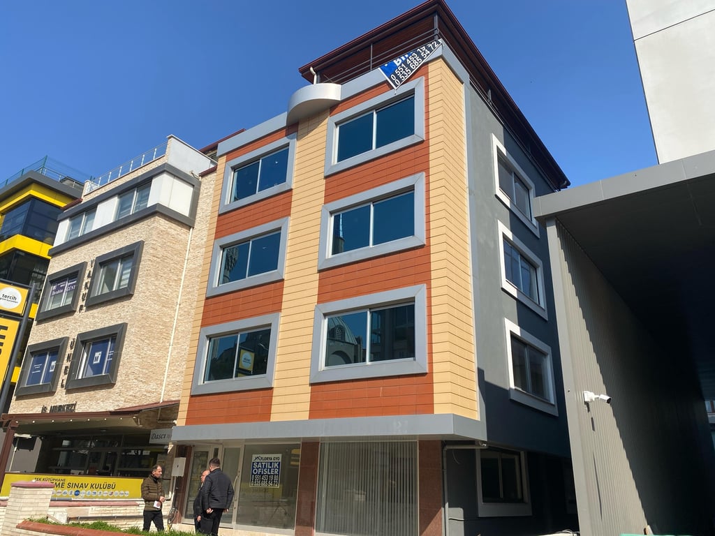 ATATÜRK CADDESİ ARKASI SATILIK KOMPLE BİNA - 2