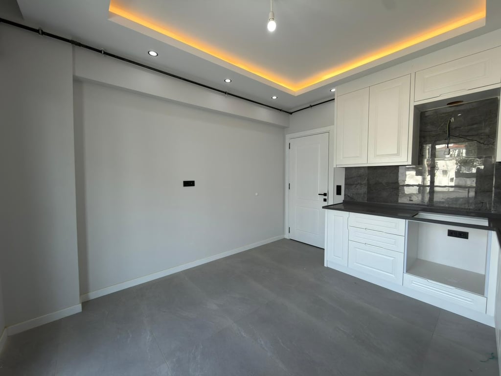 ŞEMİKLER'de 3+1 SIFIR ARA KAT PANJURLU LÜKS DAİRE - 4