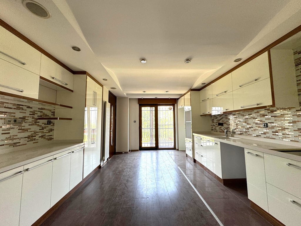 Takasa Açık! Bağbaşı'nda Site İçi 500m² Kapalı Alan Fırsat Villa - 4