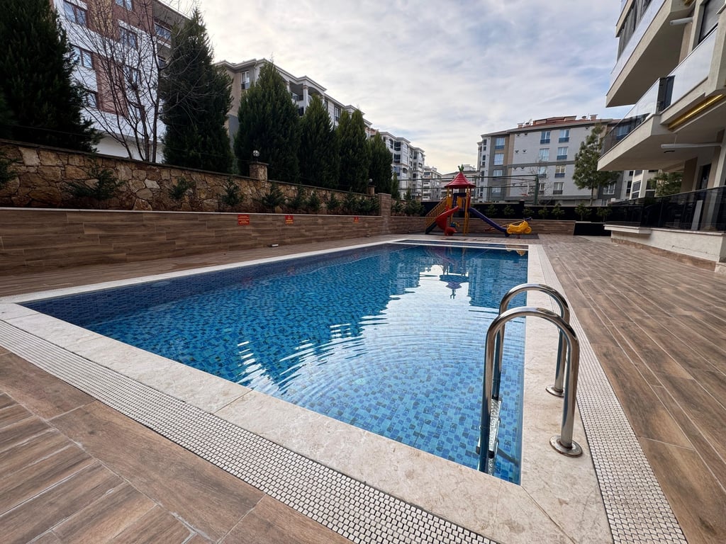 Selçukbey'de 4+1 / 200m² Havuzlu Sıfır Ara Kat Daire