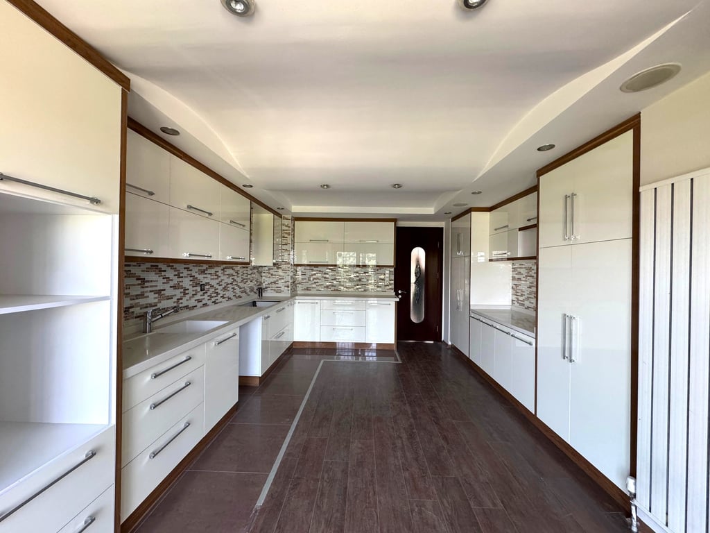 Takasa Açık! Bağbaşı'nda Site İçi 500m² Kapalı Alan Fırsat Villa - 3
