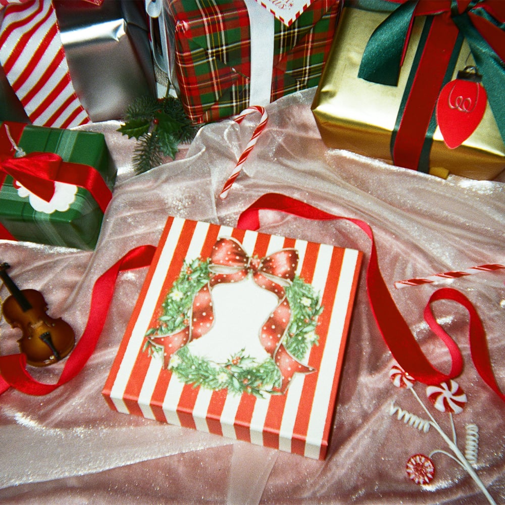 Official LAUFEY Store - Laufey - A Very Laufey Holiday