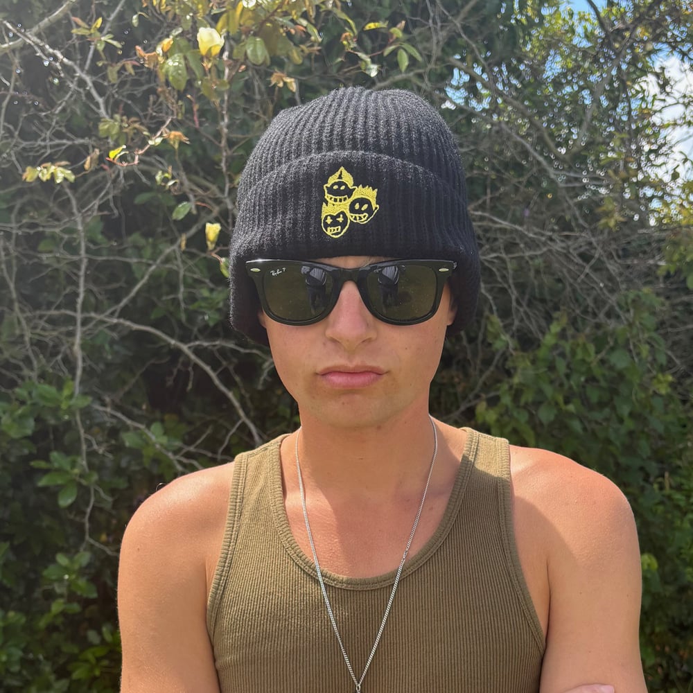 Buy Online Busted - Three heads beanie