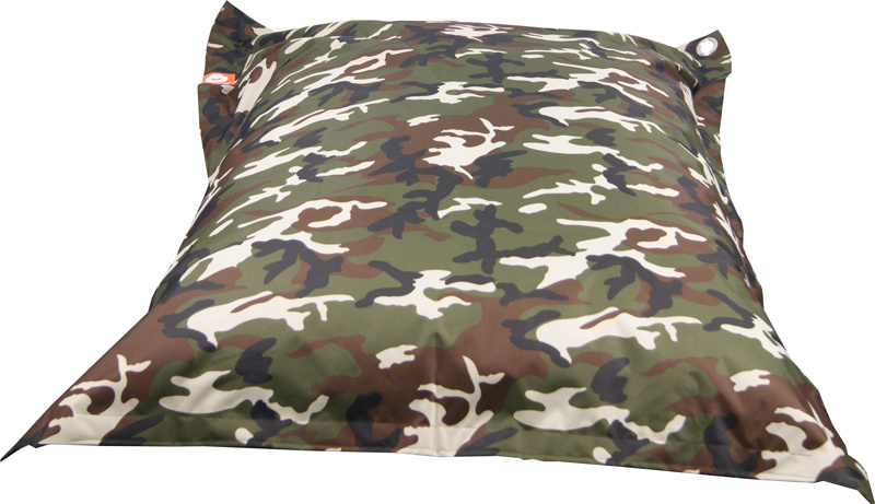 St-tropes model van Whoober rechthoekige camoflage zitzak. Foto is genomen van de bovenkant zodat je de hele zitzak kunt zien.