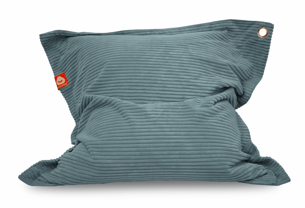 St. Tropez licht blauwe rechthoekige zitzak dik ribfluweel voorkant staand