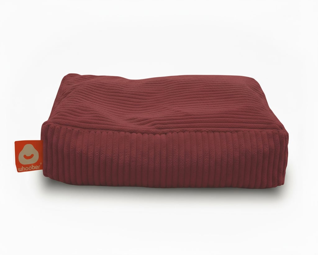 Malta bordeaux rood dierenzitzak ribfluweel small. Luxe dierenkussen voor katten & honden: antislip, wasbaar en duurzame EPS-vulling.