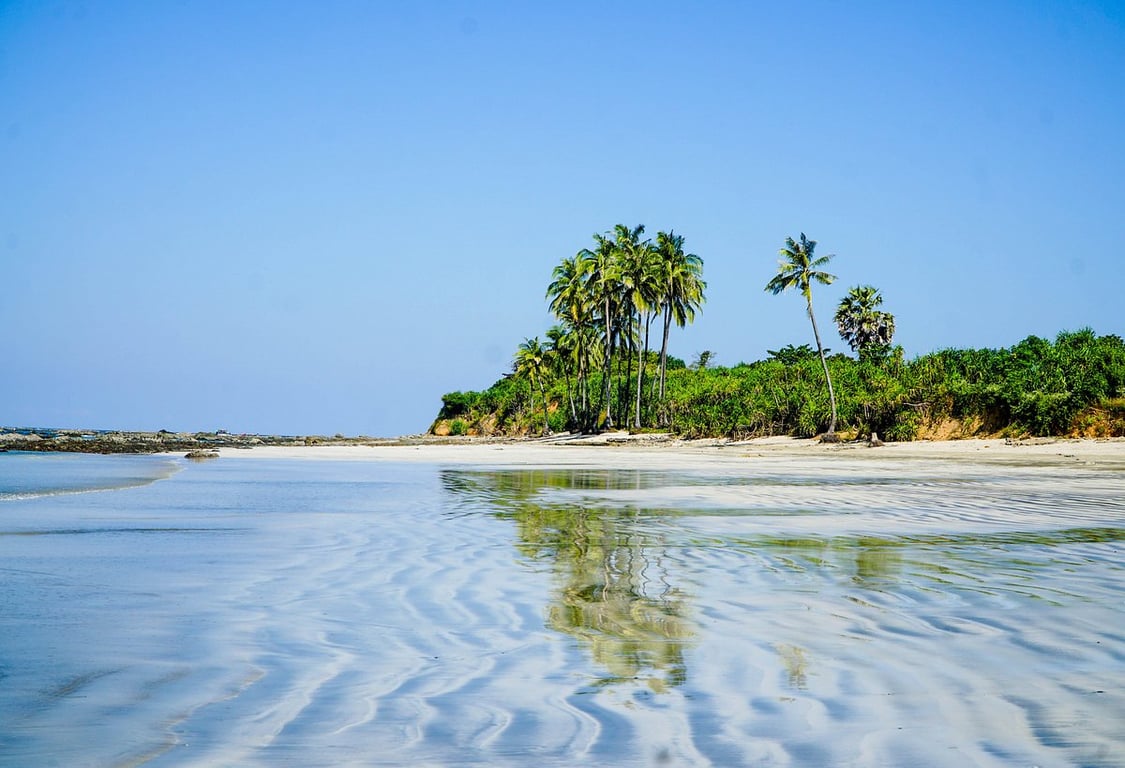 Yangon-Ngwesaung-Yangon VIP