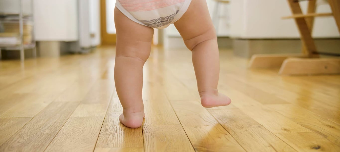 11 aylık bebek neler yapar