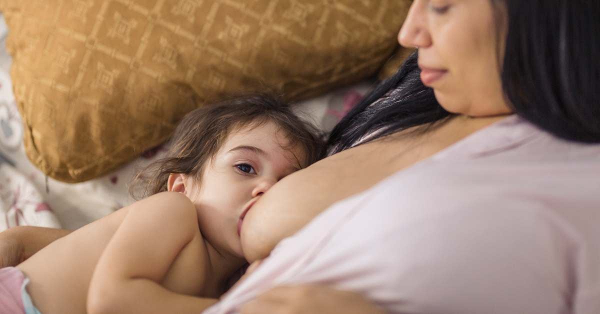 11 aylık bebeği emzirme