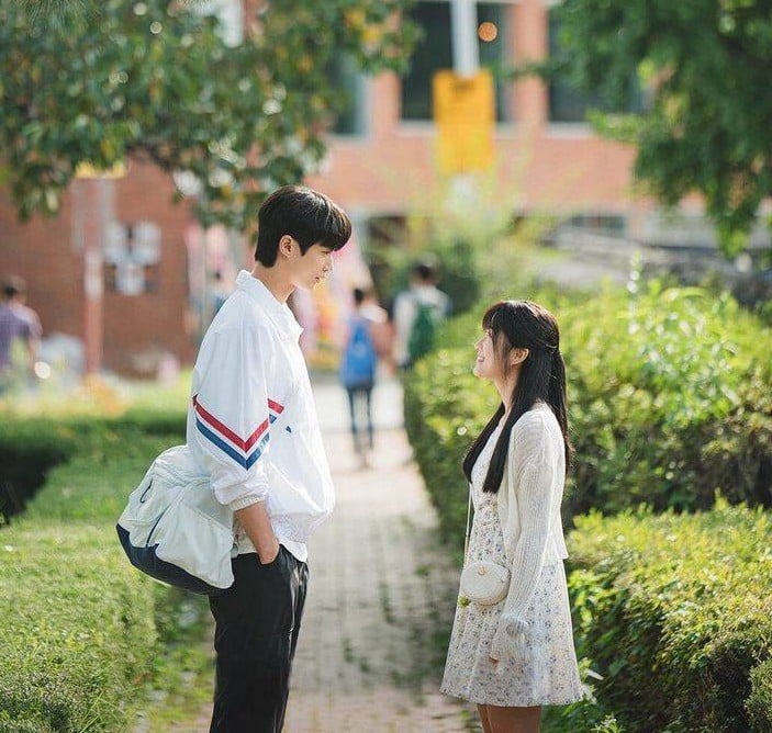 이 초 한