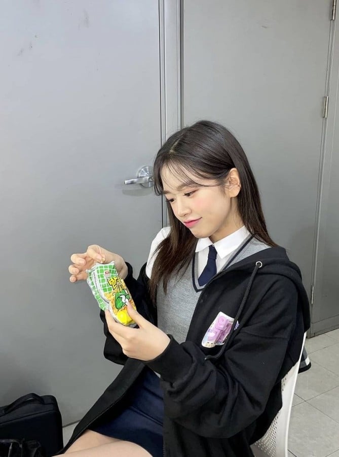 안유진