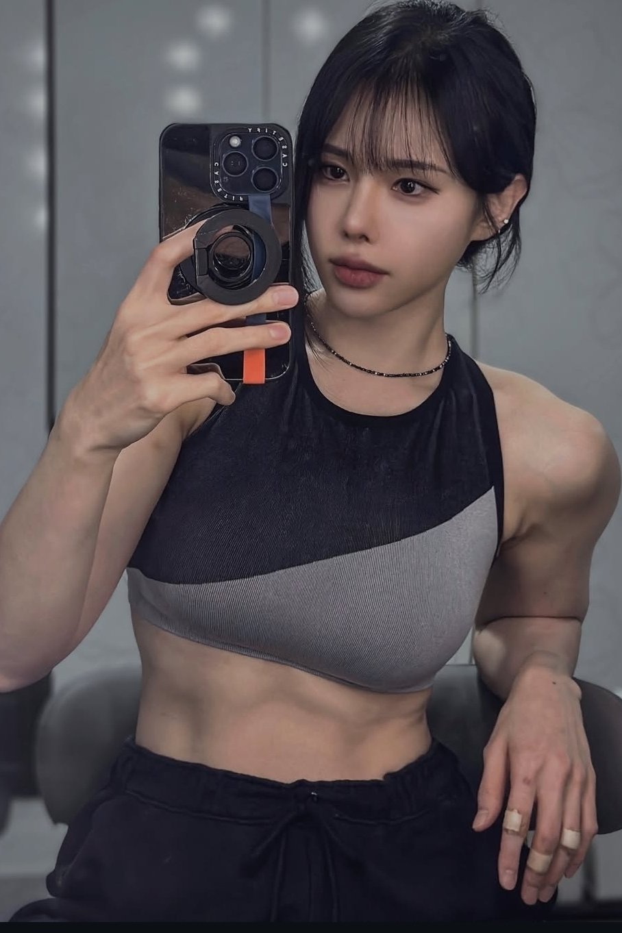 윤지
