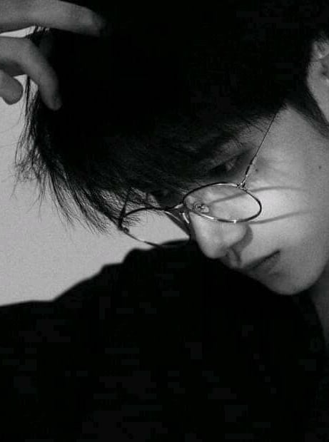 민현