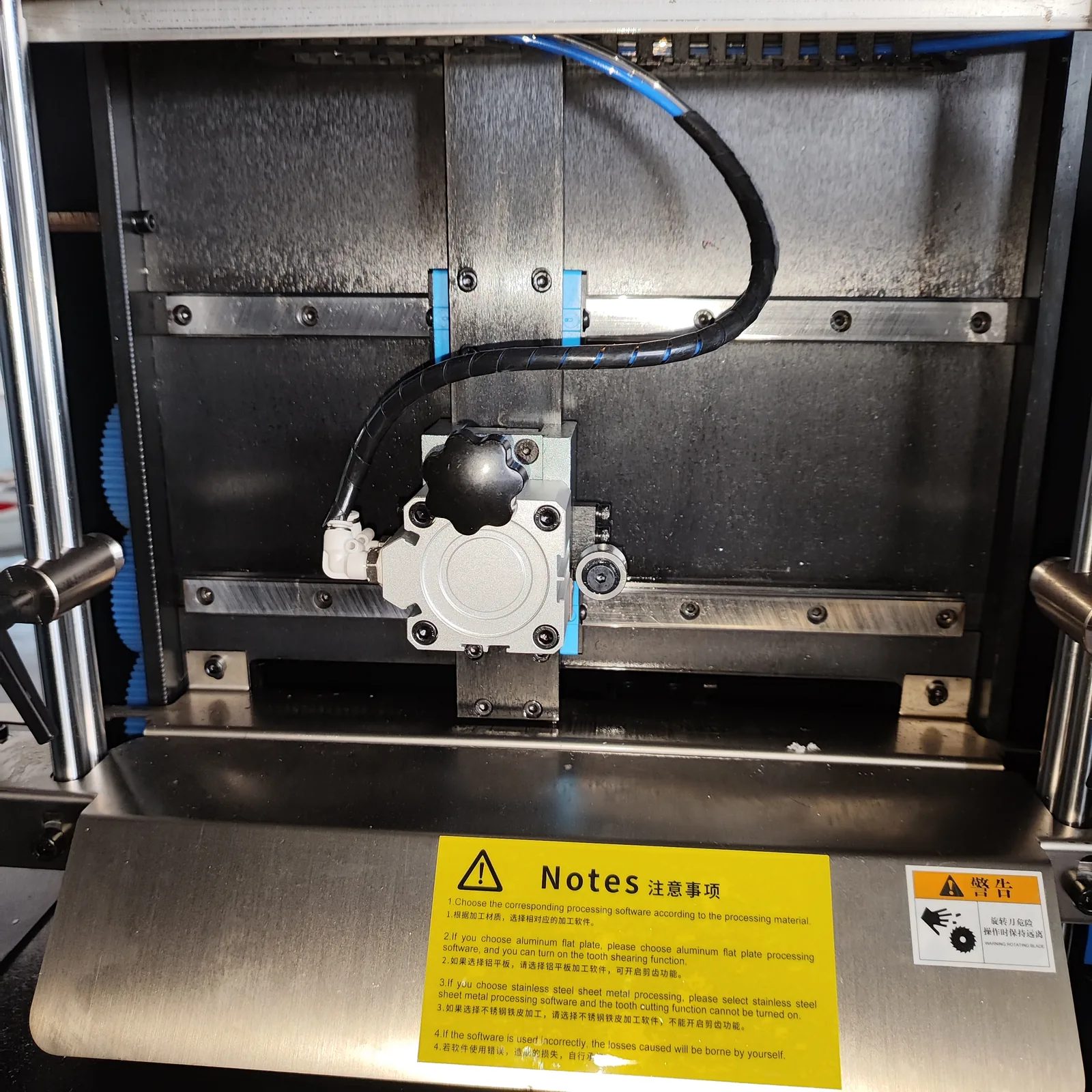 Interner Zuführ- und Schneidmechanismus der NF220