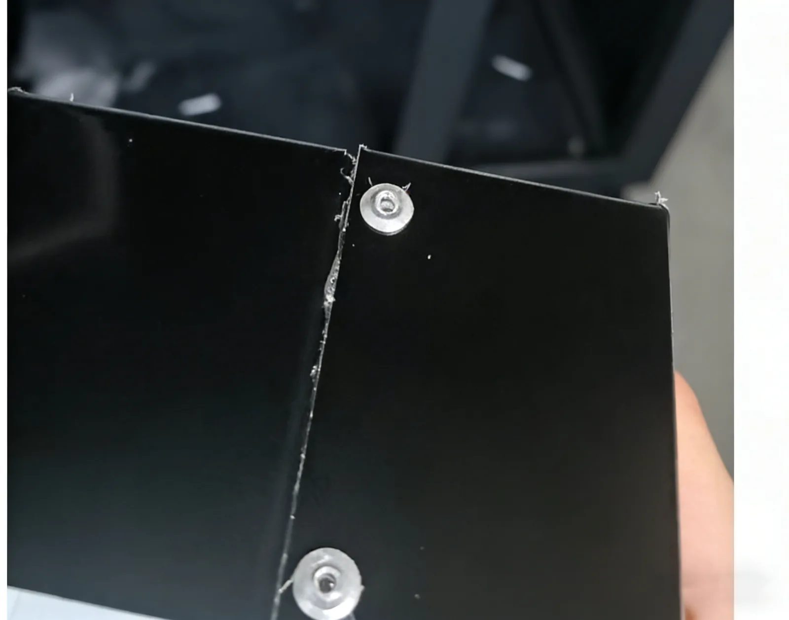 Ausgeklinkte Verbindung aus flachem Aluminium im NF220-Produktblatt