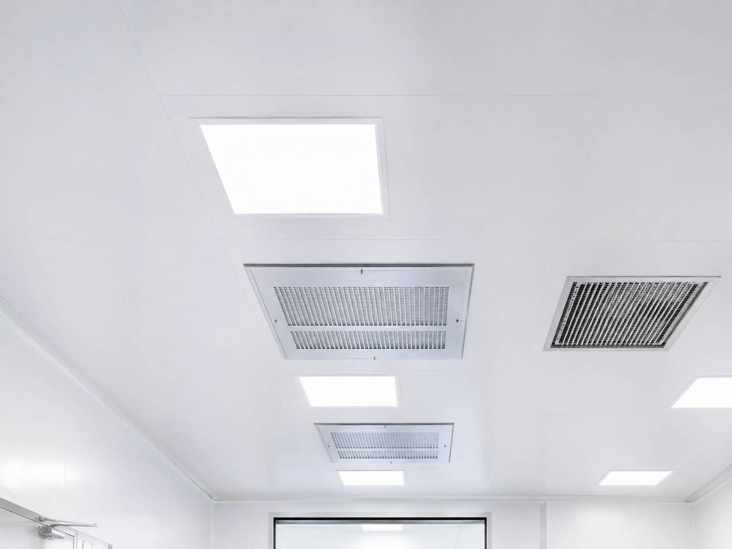 Cleanroom panel edge detail