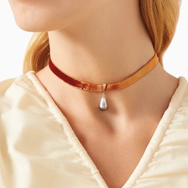 Luxe Velvet Strap Pendant Choker with Drop Pearl