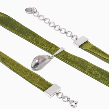 Luxe Velvet Strap Pendant Choker with Drop Pearl