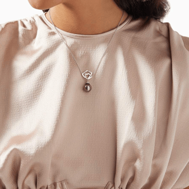 Contour Pearl Pendant with Diamonds