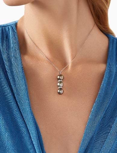 Vertical Tahitian Pearl Elegance Necklace with Diamond