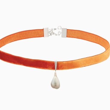 Luxe Velvet Strap Pendant Choker with Drop Pearl