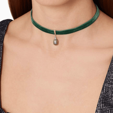 Luxe Velvet Strap Pendant Choker with Drop Pearl
