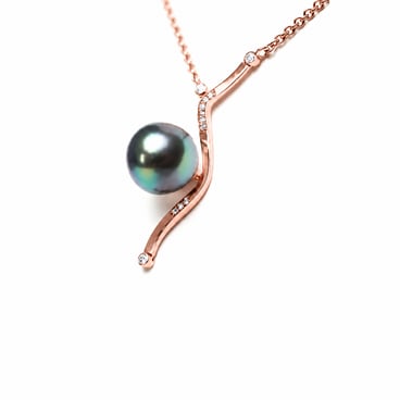 Pinctada Necklace in 18kt Pink Gold