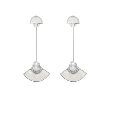 Muse Hanging Earrings with Tahitian Pearl