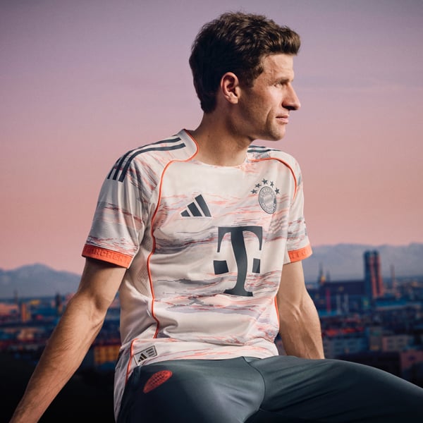 Shop 2025-26 Bayern Munich Away