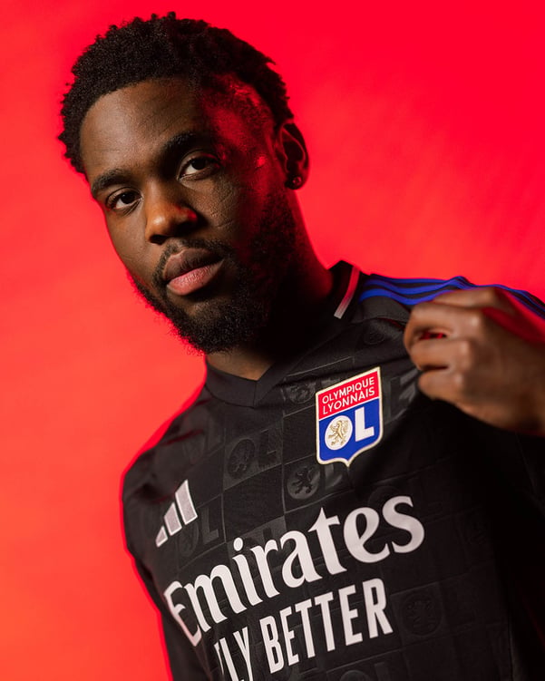 Lacazette new kit online