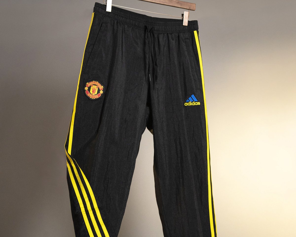 Shop Manchester United Pants/Bottoms