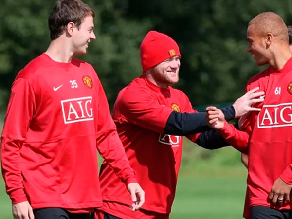 2009-10 Manchester United Nike Sweat Top