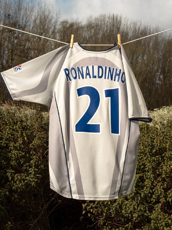 Ronaldinho Editorial Bottom