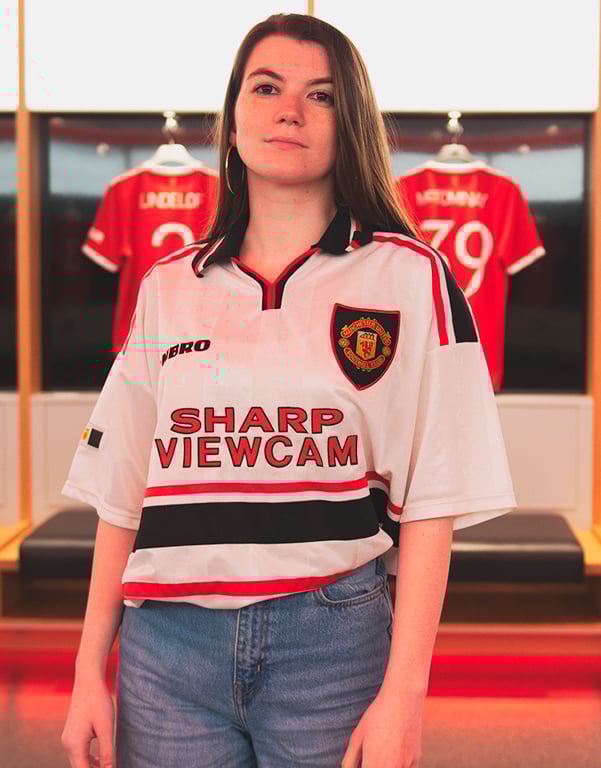 Shop Manchester United 1998-99 Away Shirt