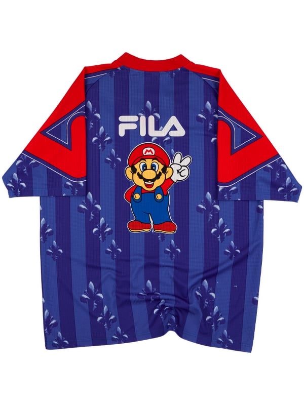 Ellis wearing his 1997-98 Fiorentina Player Issue Training Shirt
