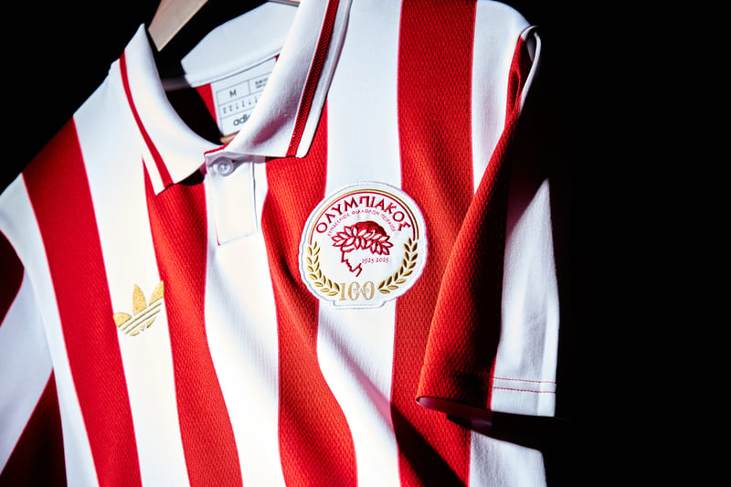 Olympiakos 2025-26 centenary crest detail