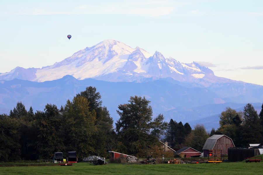 Balloon over Mt Baker