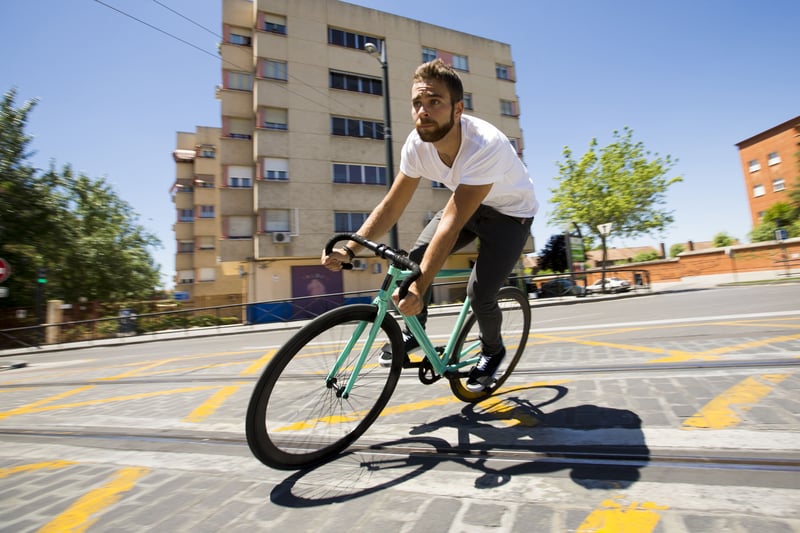 Riding a fixie shop