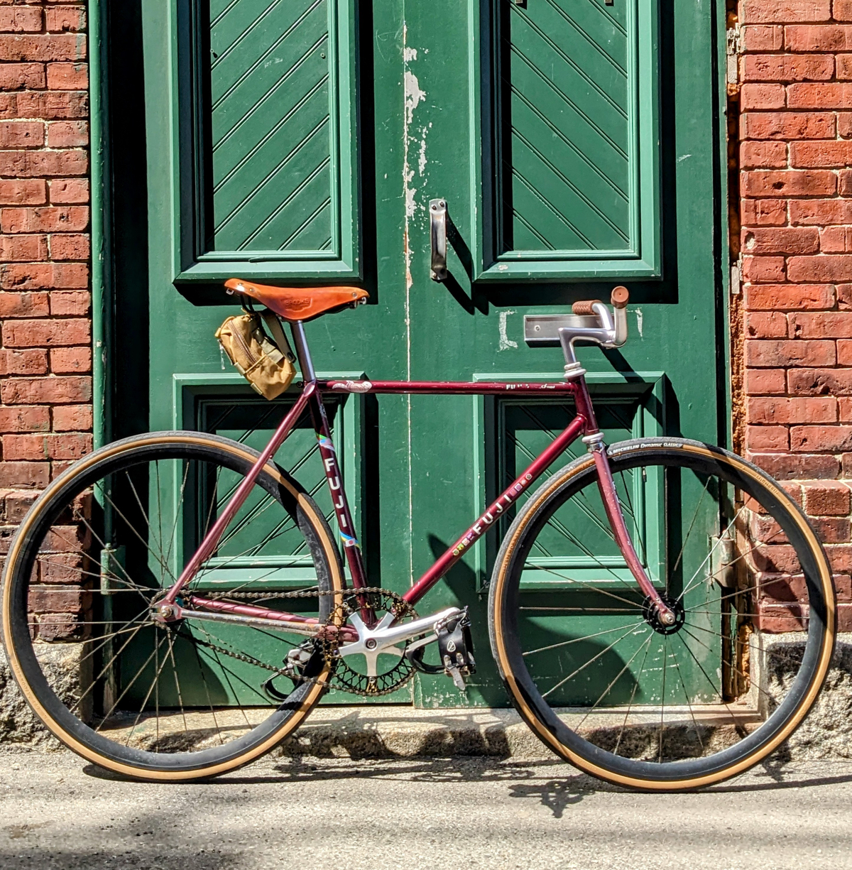 width=1200,quality=100,format=