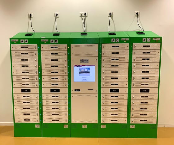 Institut National Polytechique de Toulouse Smart Lockers