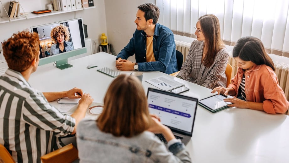 #5 Hot Locker Benefits for Hybrid Workers