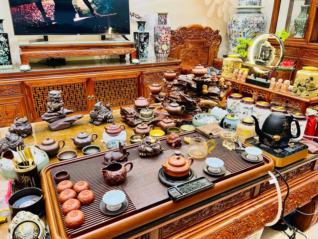 Bộ bàn pha trà chuyên nghiệp bao gồm: ấm, tống, lọc, chén, ấm đun, khay, hũ,...