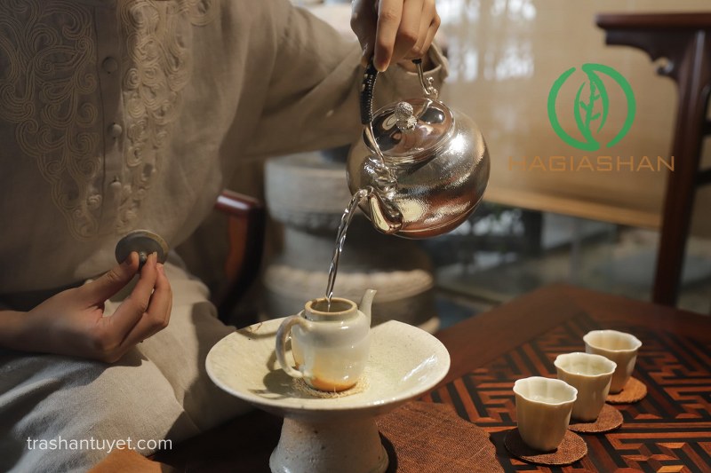 Vì sao không nên sử dụng nước 100 độ để pha trà